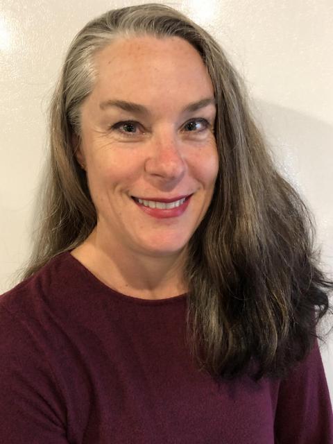 Julie Newhouse headshot