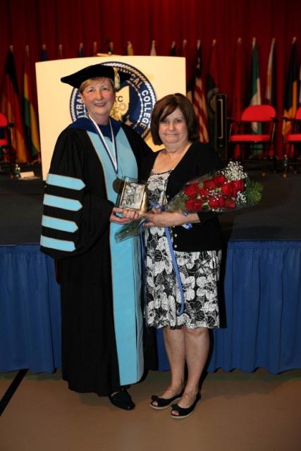 Linda Reynard stands with COTC president Bonnie Coe. 