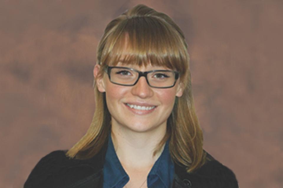 Elizabeth Barnhart headshot.