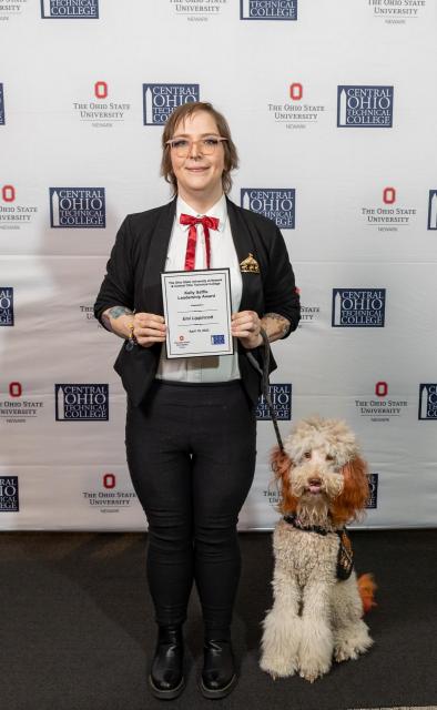 Emi Lippincott holds her certificate for the Kelly Saffle Leadership Award.